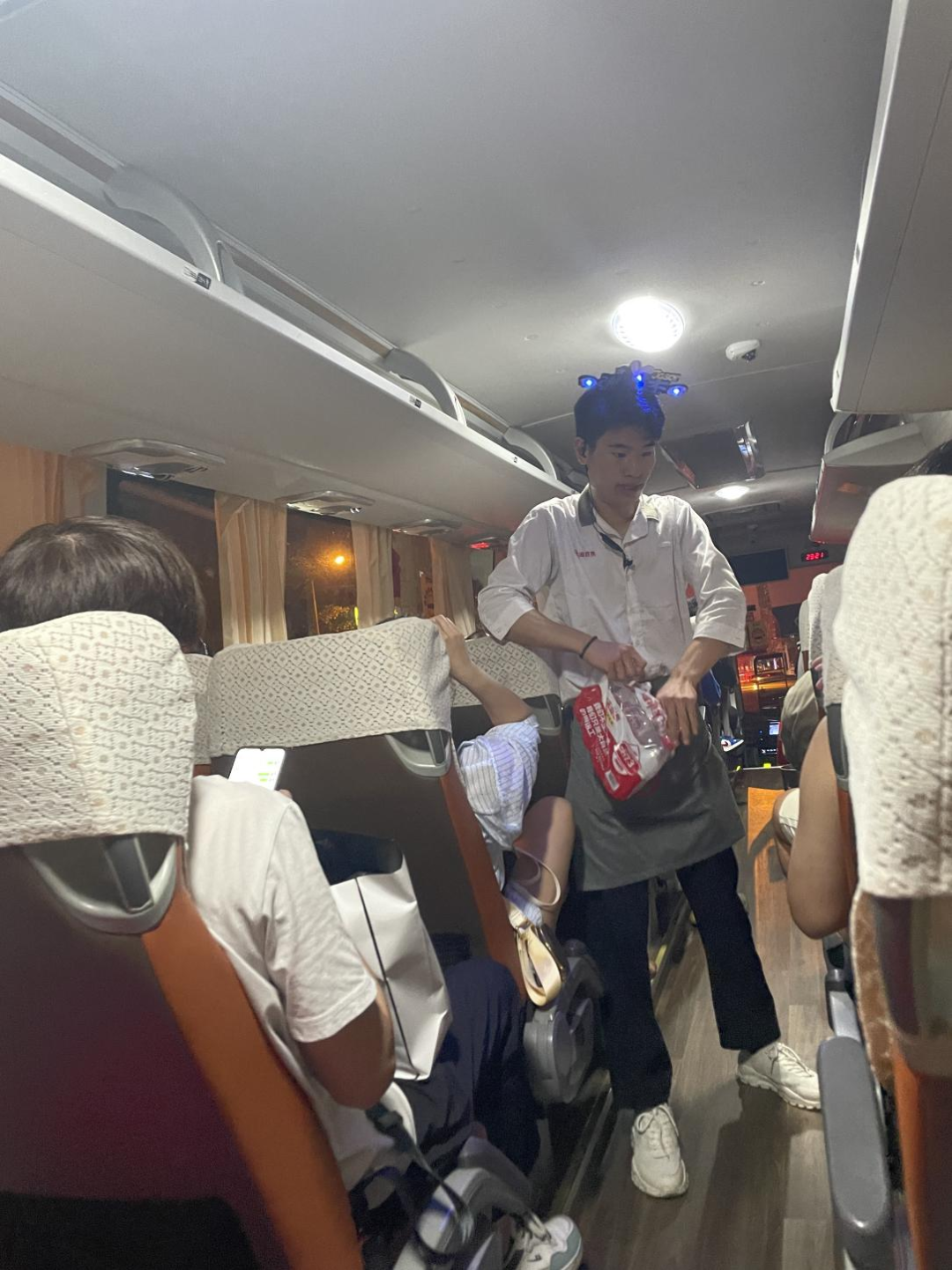 30块钱去旅游的套路视频_找钱套路视频_旅游套路购物