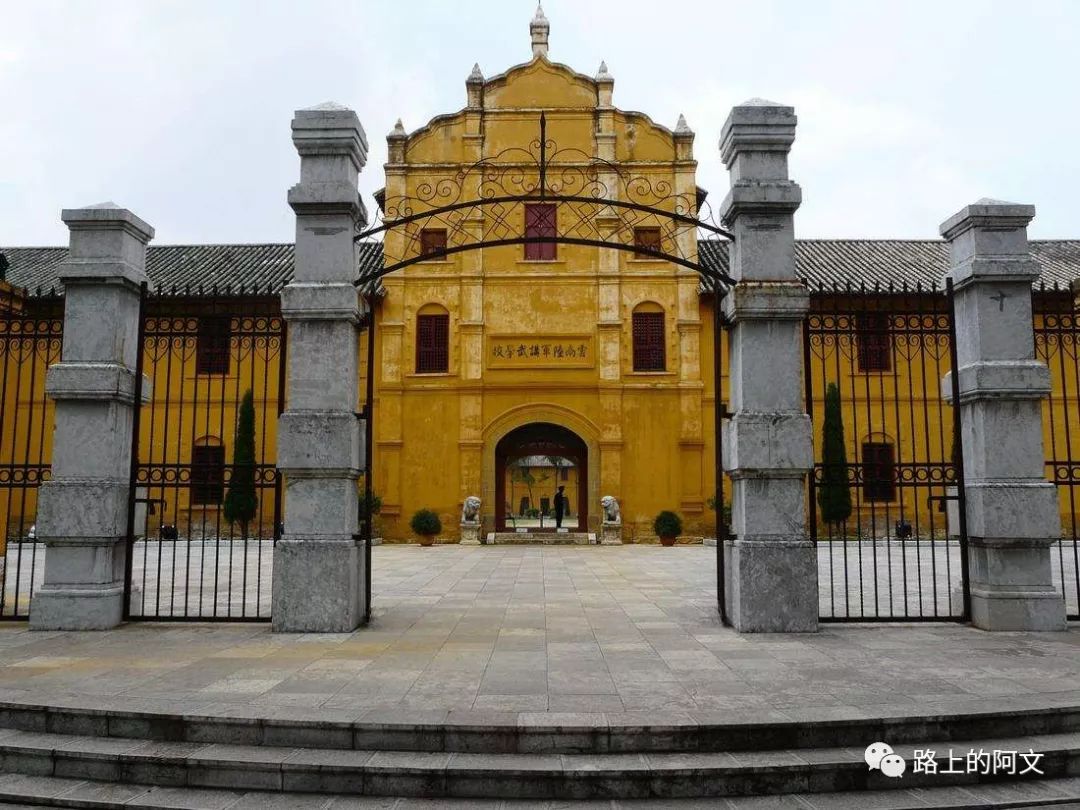 昆明这个季节旅游景点_昆明旅游季节_昆明景点季节旅游推荐